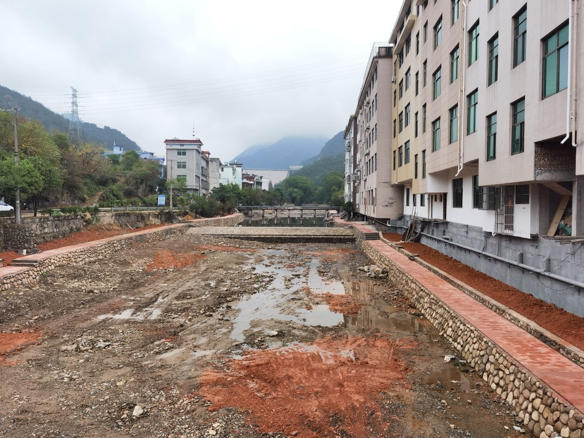 圖2.正在建設(shè)改造中的河道工程.jpg